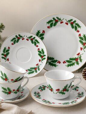 Vintage NOS 12 Pc Christmas Holly Berry Porcelain Dinnerware Set in box